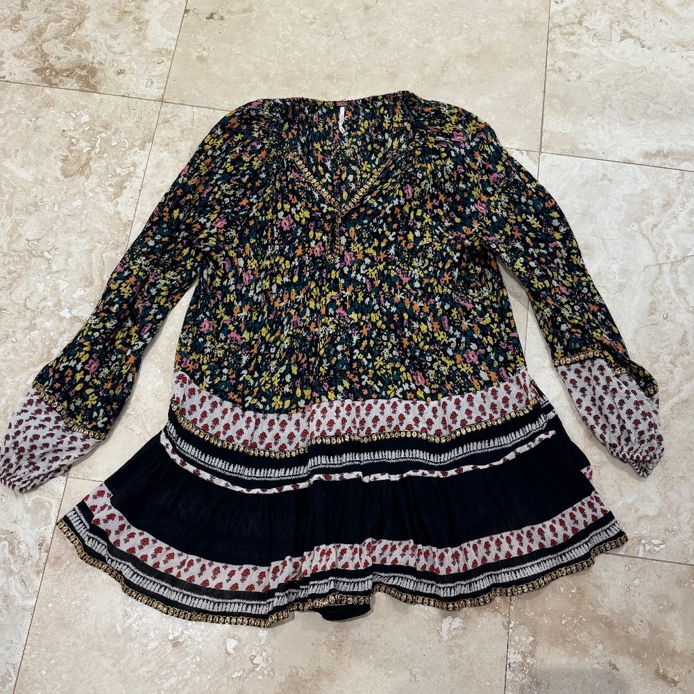 Free People Womens Small- Black Combo Gardenia Floral Tunic/Top w/ Gold Trim